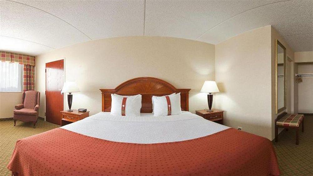 Delta Hotels By Marriott Muskegon Convention Center Exterior photo